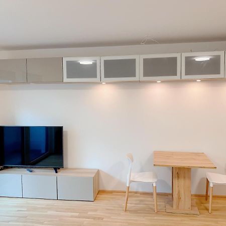 U1 Alte Donau Old Danube City Apartment 2 Відень Екстер'єр фото