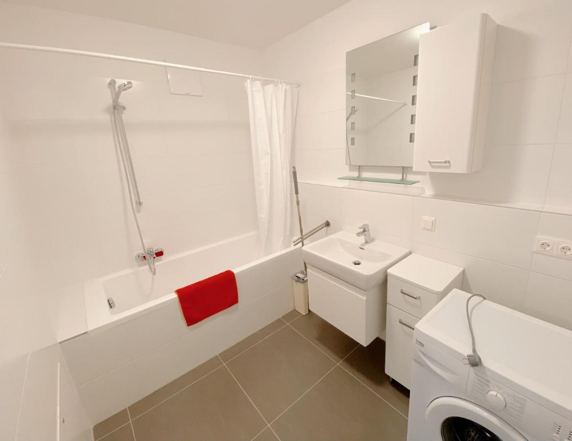 U1 Alte Donau Old Danube City Apartment 2 Відень Екстер'єр фото